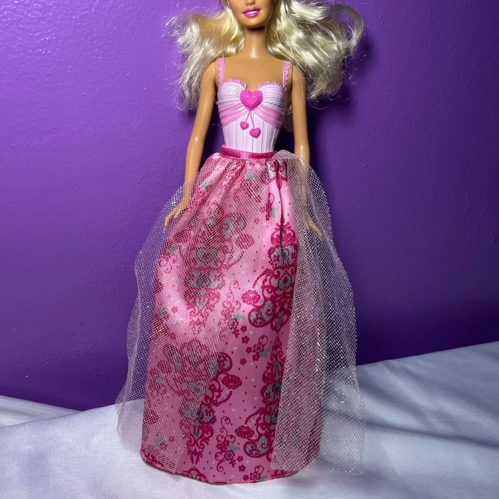 Mattel Barbie Fairytale Magic Princess‎ Doll 2010 Blonde w/ Outfit Shoes